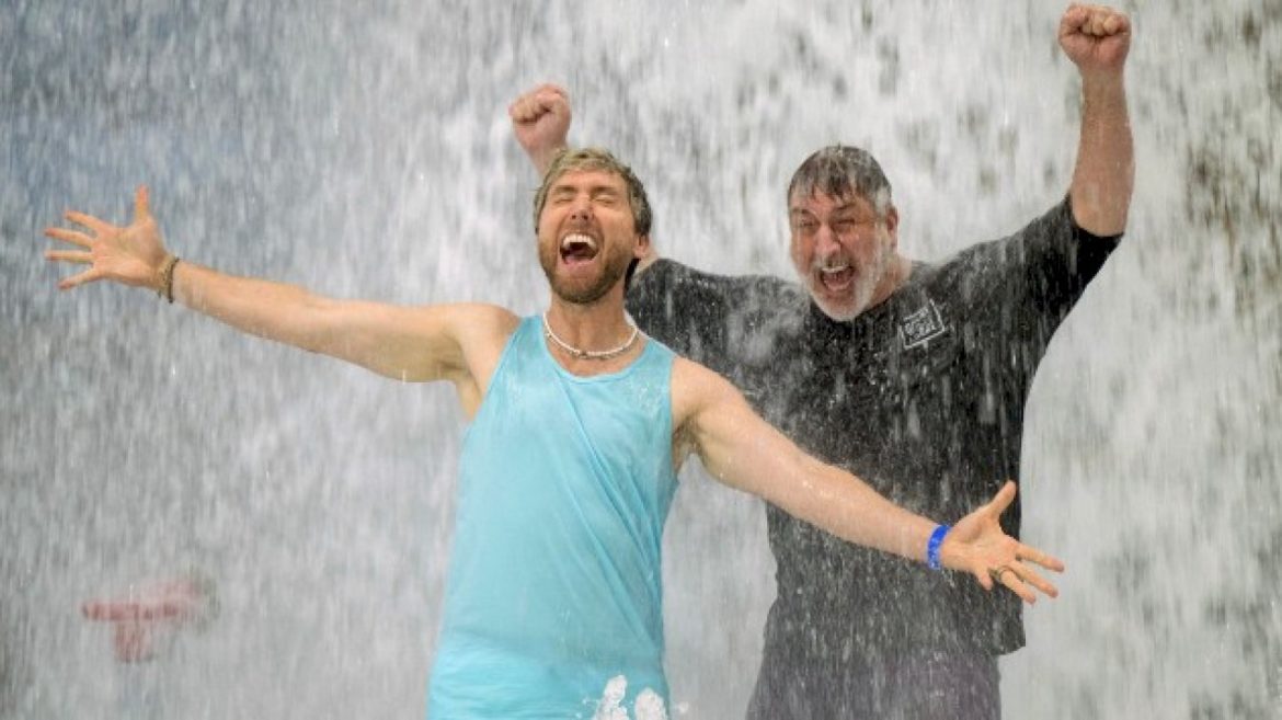 joey-fatone-and-lance-bass-get-drenched-for-‘it’s-gonna-be-may’-promo