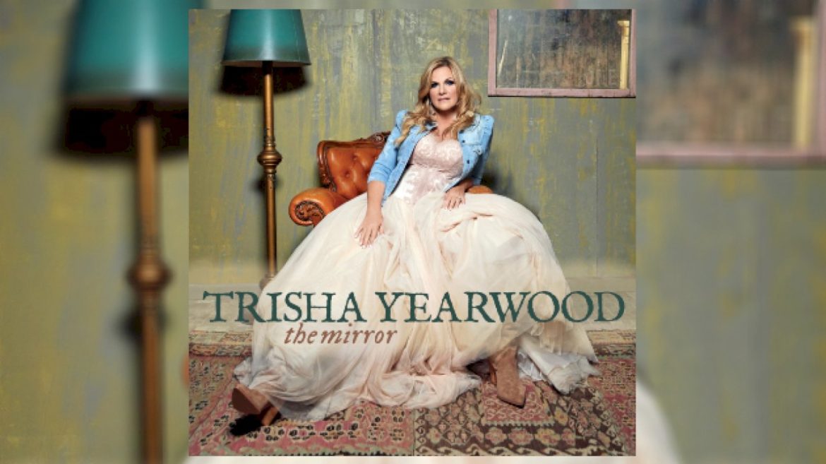 trisha-yearwood-looks-in-‘the-mirror’-for-first-new-album-in-six-years