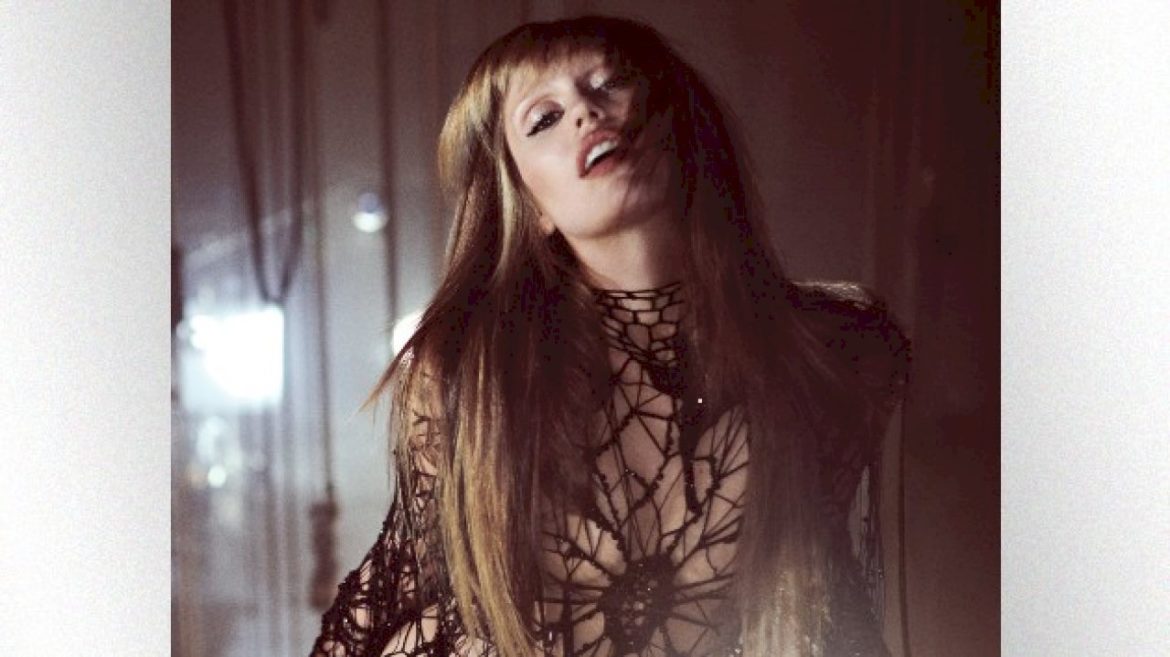 watch-miley-cyrus-belt-out-a-stripped-down-version-of-new-song-‘more-to-lose’