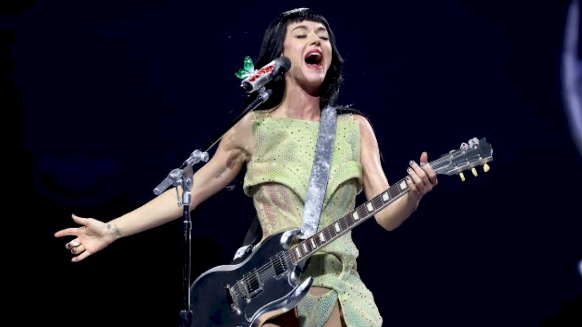 katy-perry-jokingly-comments-on-parody-article-making-fun-of-her:-‘do-better,-‘the-onion’!’