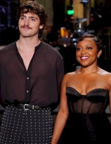 watch-benson-boone-flip-out-over-performing-on-‘saturday-night-live’