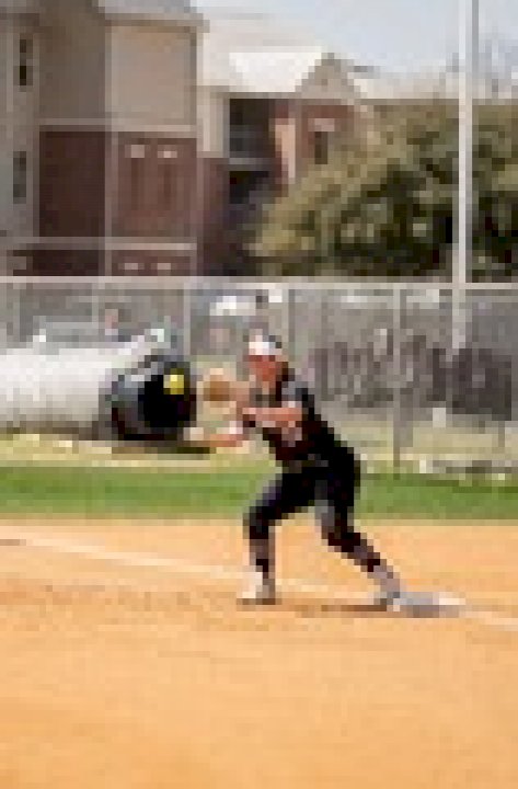 softball-falls-in-game-1-against-concordia