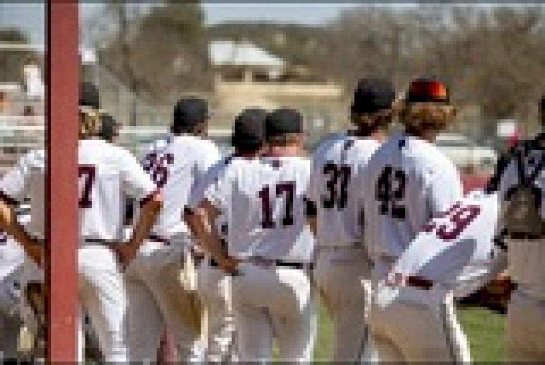 baseball-loses-a-tough-series-to-st.-thomas