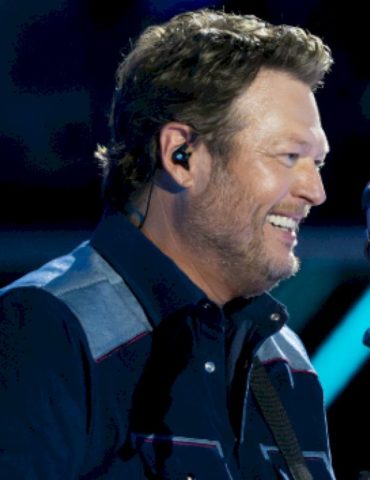 ‘texas’-becomes-blake-shelton’s-30th-#1