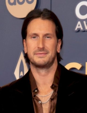 russell-dickerson’s-ready-to-go-a-few-more-rounds-on-the-russellmania-tour