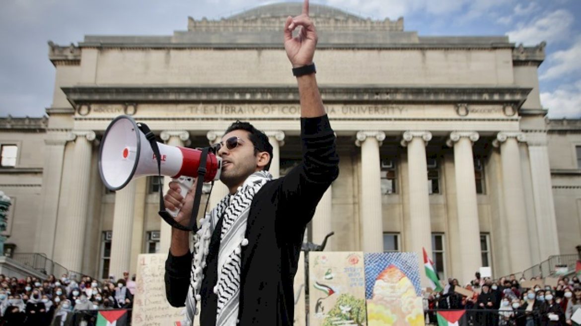 mohsen-mahdawi,-columbia-student-freed-by-ice,-feared-citizenship-interview-was-a-‘trap’