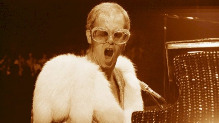 how-many-pairs-of-glasses-does-elton-john-actually-have?-here’s-the-answer