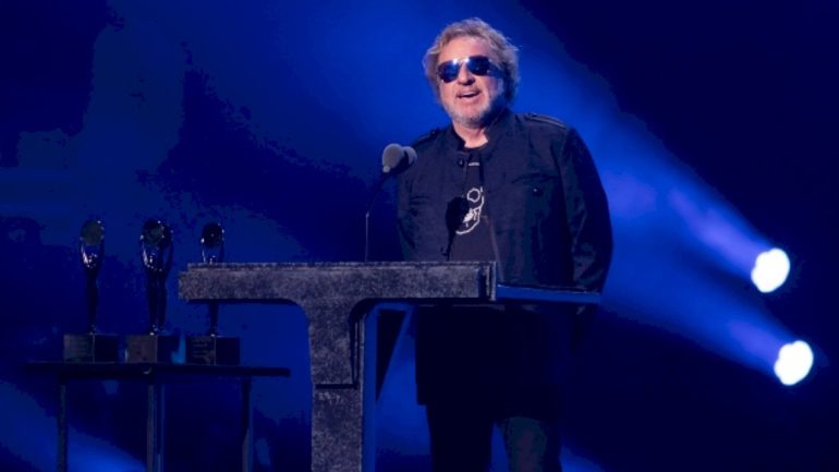 sammy-hagar-joined-by-grateful-dead’s-bob-weir-at-vegas-residency