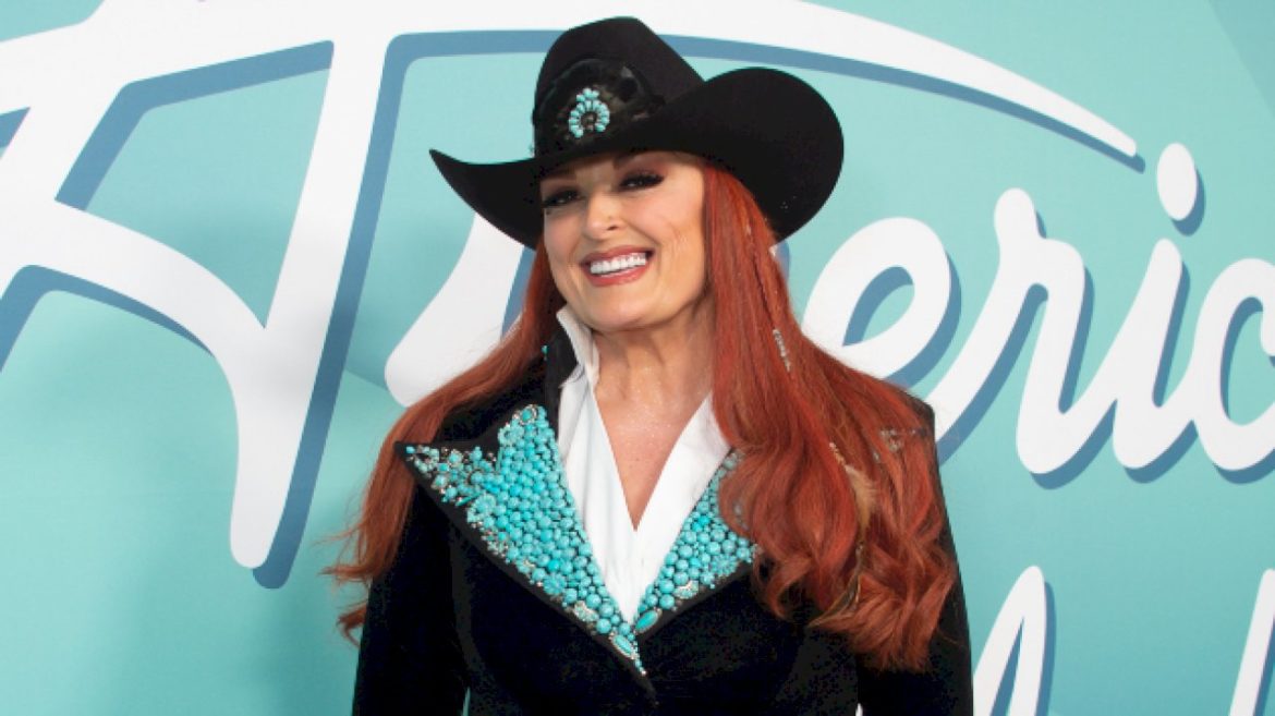 wynonna’s-bringing-back-’80s-+-’90s-country-in-a-superstar-start-to-the-60th-acms