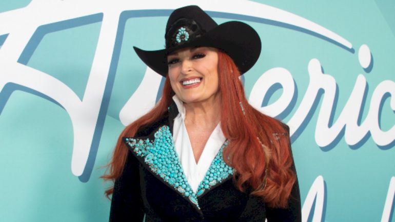 wynonna’s-bringing-back-’80s-+-’90s-country-in-a-superstar-start-to-the-60th-acms