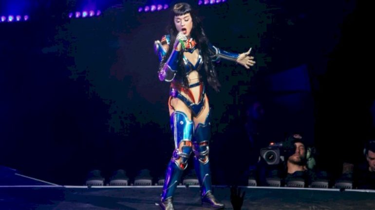 katy-perry-hits-back-at-critics-of-her-dancing-during-houston-show