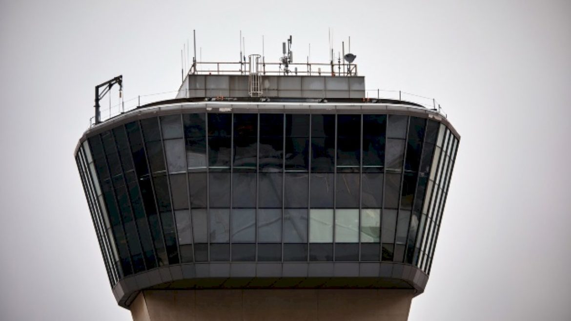 radar-screens-at-newark-airport-went-black-again-overnight