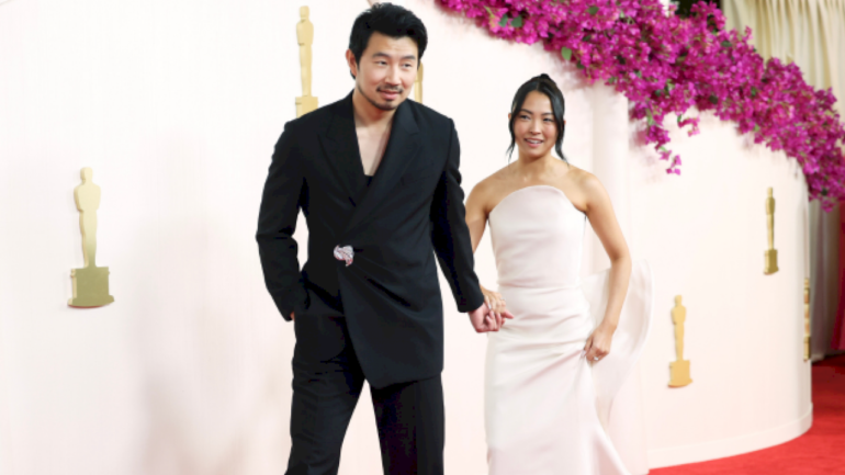 simu-liu-proposes-to-girlfriend-allison-hsu-in-paris:-‘i-choose-you-forever-and-always’