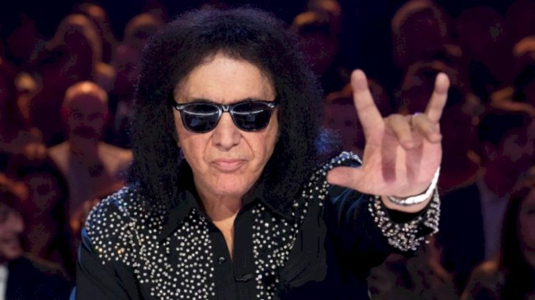 kiss-fan-who-paid-over-$12,000-to-be-gene-simmons’-roadie-says-it-was-‘absolutely’-worth-it