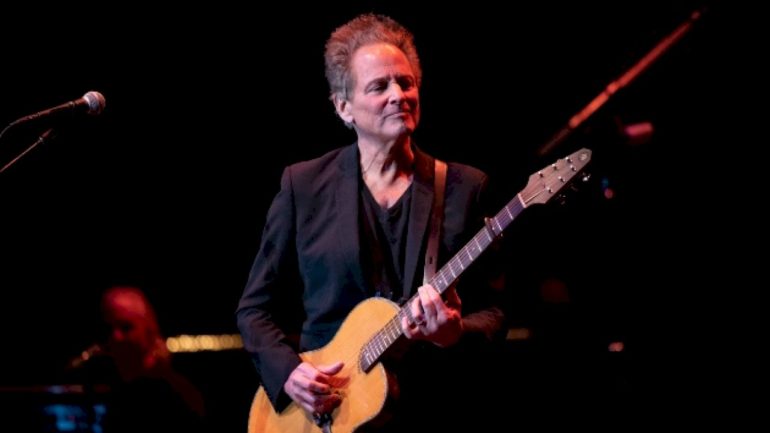fleetwood-mac’s-lindsey-buckingham-reacts-to-video-for-charli-xcx’s-‘von-dutch’