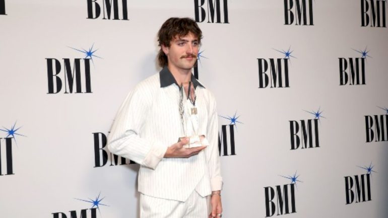 benson-boone,-taylor-swift-among-top-honorees-at-bmi-pop-awards