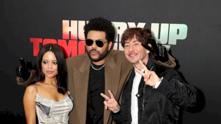 the-weeknd-says-‘hurry-up-tomorrow’-director-created-a-‘safe-space’-for-him-to-be-‘vulnerable’