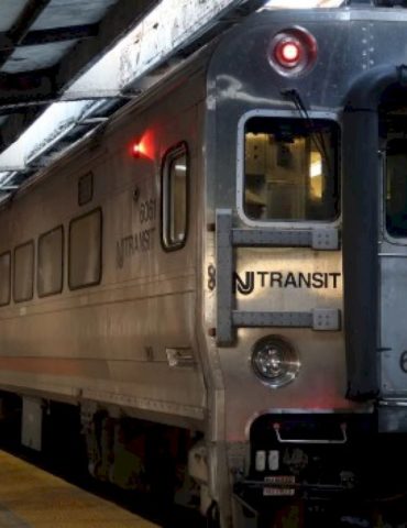new-jersey-transit-strike-underway;-some-350,000-commuters-scramble-for-transportation
