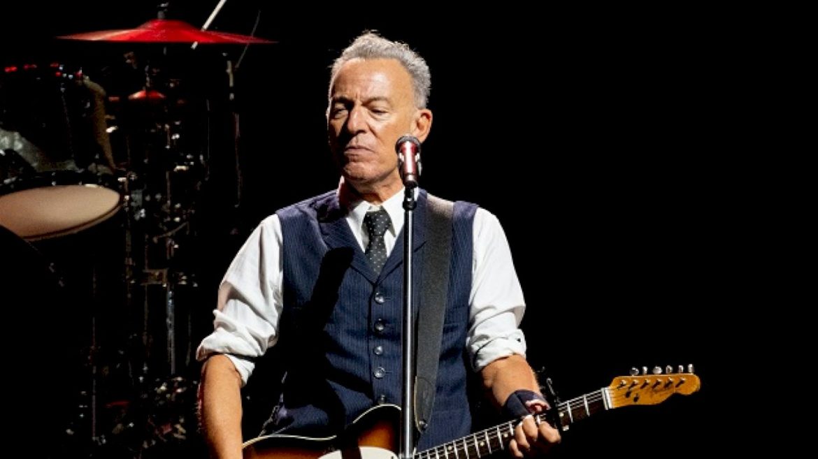bruce-springsteen-labeled-‘jerk’-by-trump-following-criticism-during-tour-kickoff