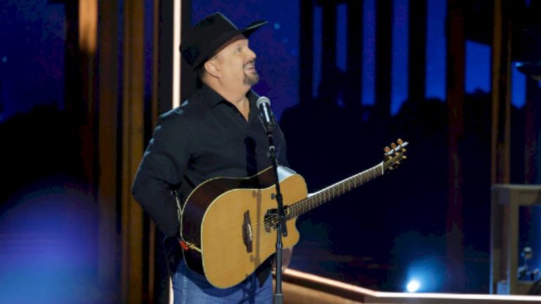 your-only-chance-to-see-a-garth-brooks-show-in-2025