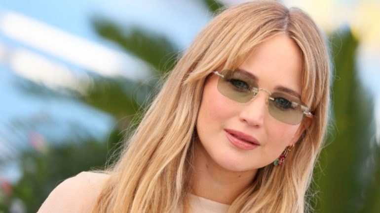 jennifer-lawrence-opens-up-about-postpartum:-‘it’s-extremely-isolating’