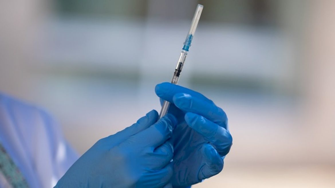 fda-plans-to-limit-covid-shots-to-those-over-65-or-with-high-risk-conditions