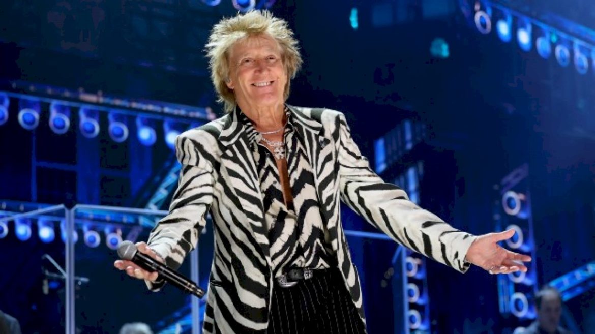 rod-stewart-talks-three-new-albums,-elton,-family-&-fitness:-‘i’ve-got-so-much-more-music-to-do’