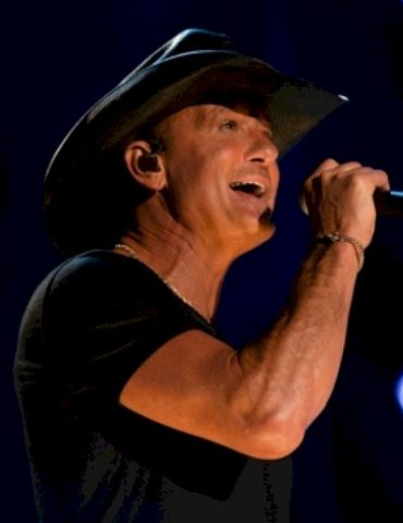 the-tim-mcgraw-hit-that-he-thinks-is-‘different-and-weird’