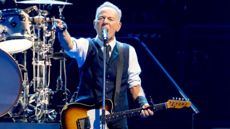 new-jersey-bar-cancels-springsteen-cover-band-after-bruce’s-anti-trump-comments