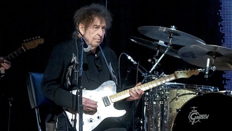 bob-dylan-jams-‘all-along-the-watchtower’-with-billy-strings-at-latest-outlaw-music-festival-show