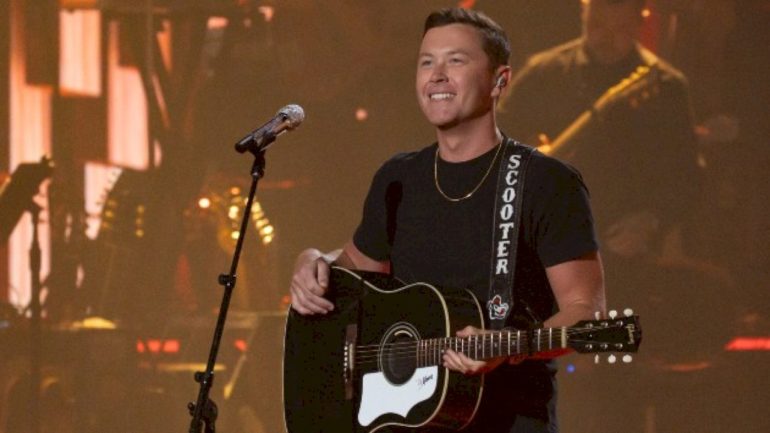 scotty-mccreery-and-wife-expecting-second-child-this-fall