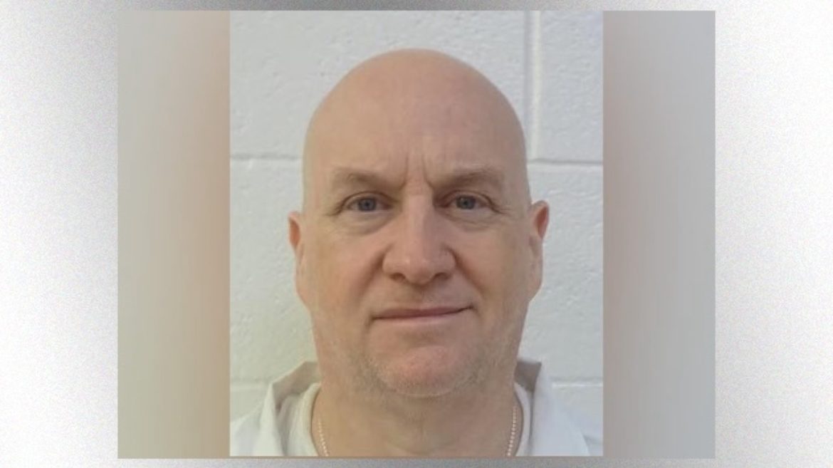 former-arkansas-police-chief-sentenced-for-murder-and-rape-escapes-from-prison