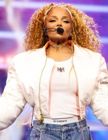 at-amas,-janet-jackson-performs-on-tv-for-the-first-time-in-seven-years