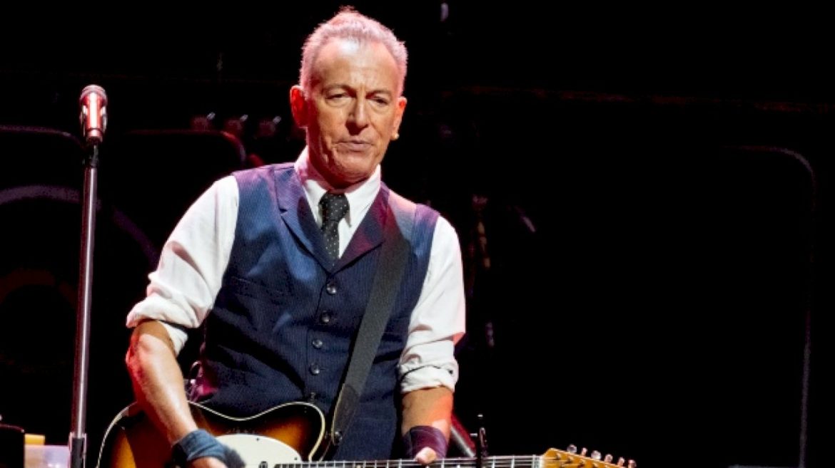 bruce-springsteen-pays-tribute-to-early-manager-carl-virgil-‘tinker’-west