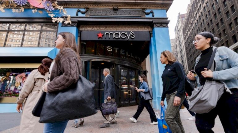 macy’s-slashes-profit-forecast,-says-tariffs-dampen-outlook