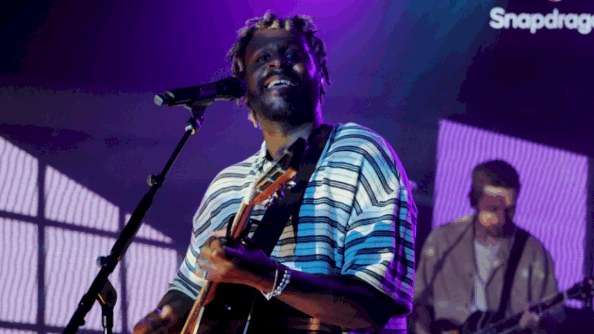 myles-smith-says-it’s-‘awesome’-how-‘good-human’-ed-sheeran-gives-him-life-advice