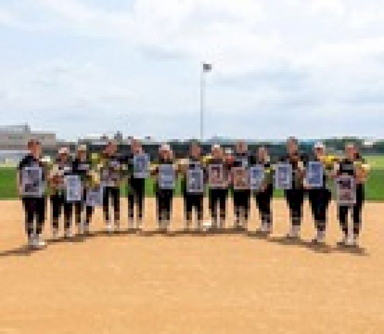 softball-drops-a-close-series-to-end-the-year