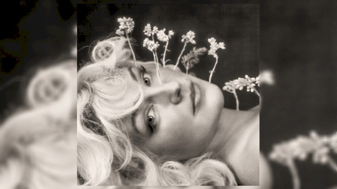 watch-cam-practice-‘alchemy’-in-her-new-music-video