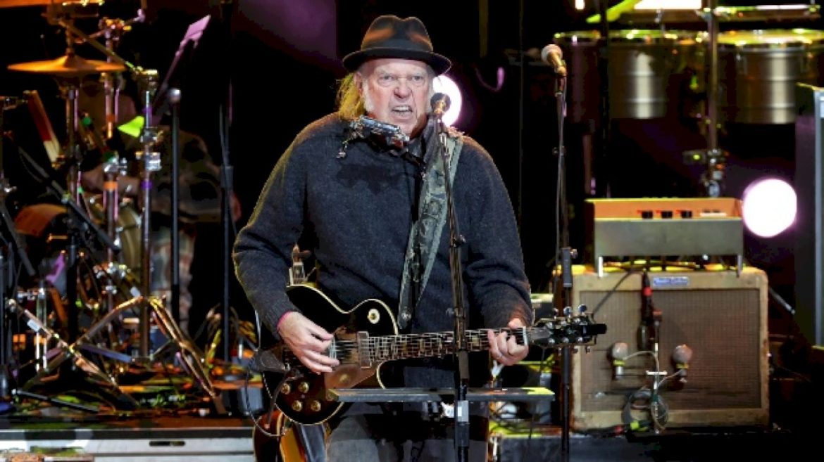 neil-young-invites-donald-trump-to-his-upcoming-tour