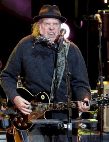 neil-young-invites-donald-trump-to-his-upcoming-tour
