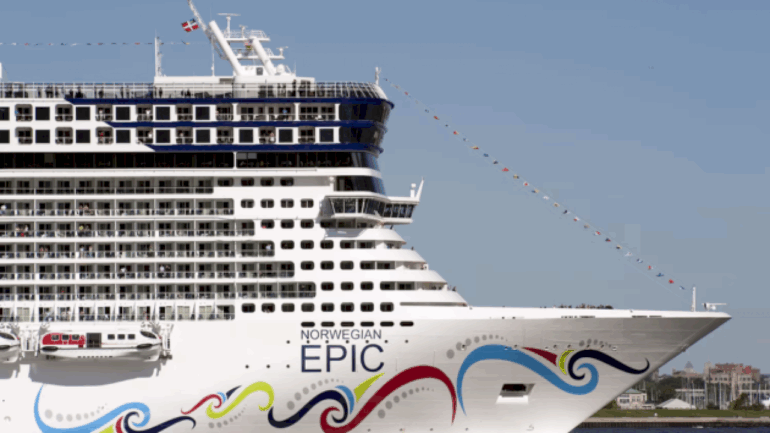 passengers-stranded-for-7-hours-after-norwegian-epic-breaks-moorings-in-heavy-winds