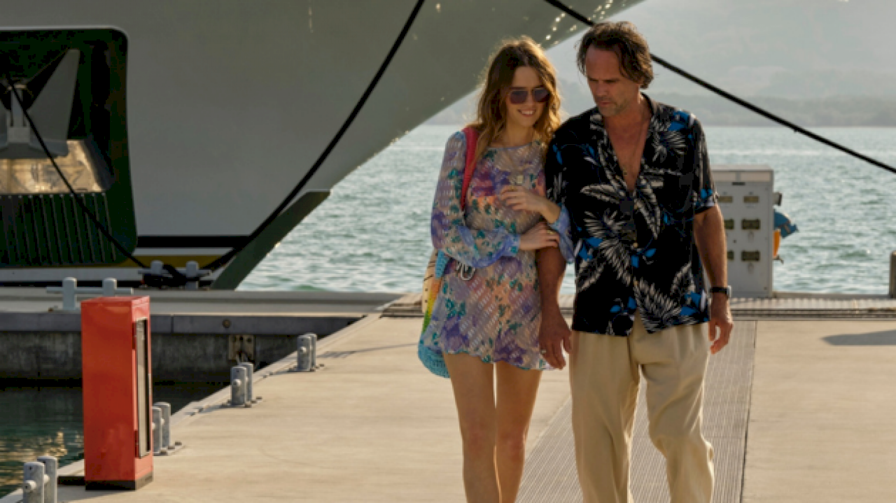 walton-goggins-says-he-and-aimee-lou-wood-have-no-feud:-‘i-love-this-woman-madly’