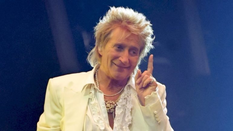 rod-stewart-cancels-and-reschedules-more-shows-as-he-continues-to-battle-the-flu