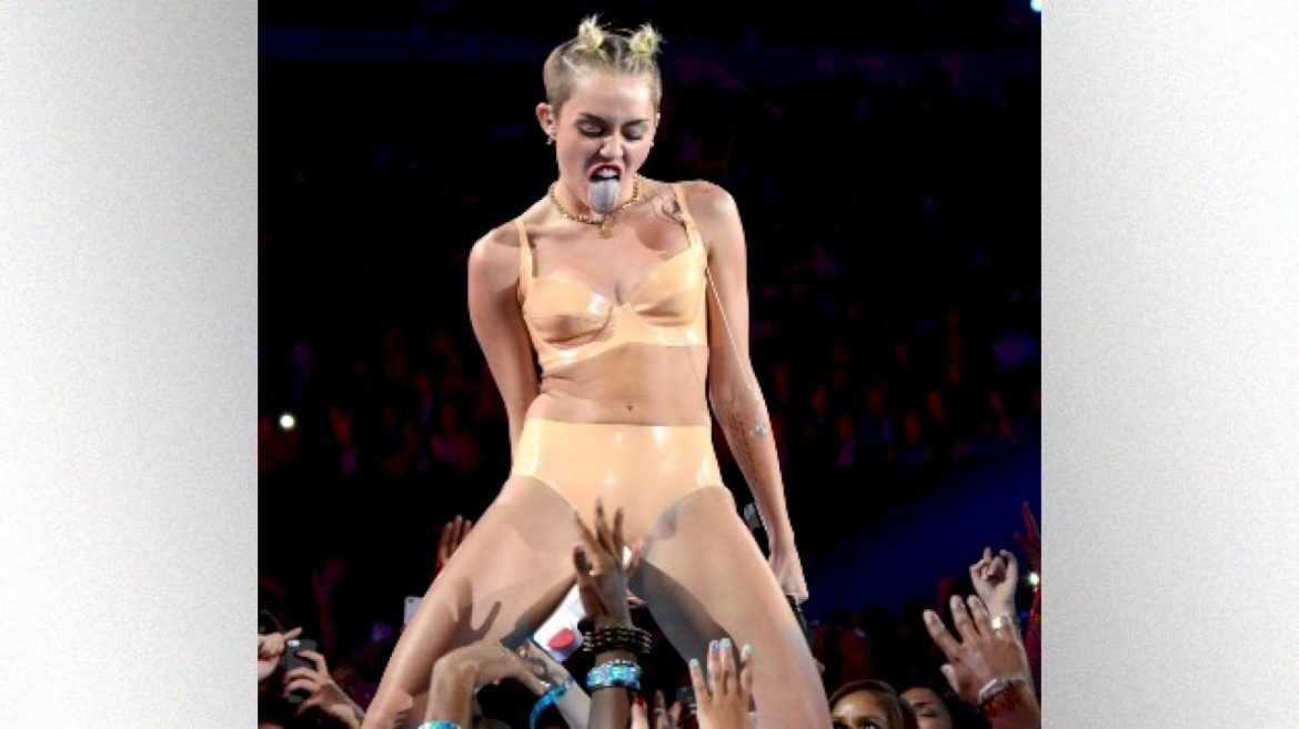 miley-cyrus-says-in-2013,-her-siblings-were-embarrassed-to-be-related-to-her