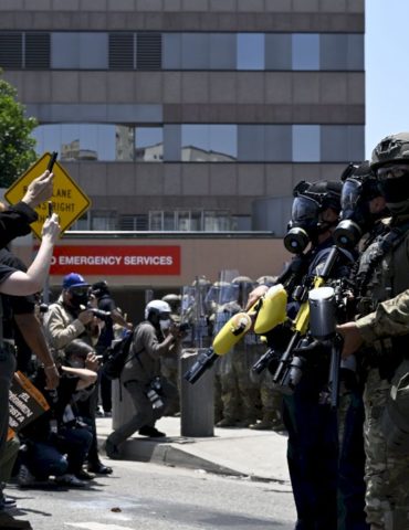us-military-can-temporarily-detain-protesters-in-los-angeles,-commander-says