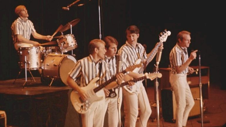 the-beach-boys-and-mike-love-pay-tribute-to-brian-wilson