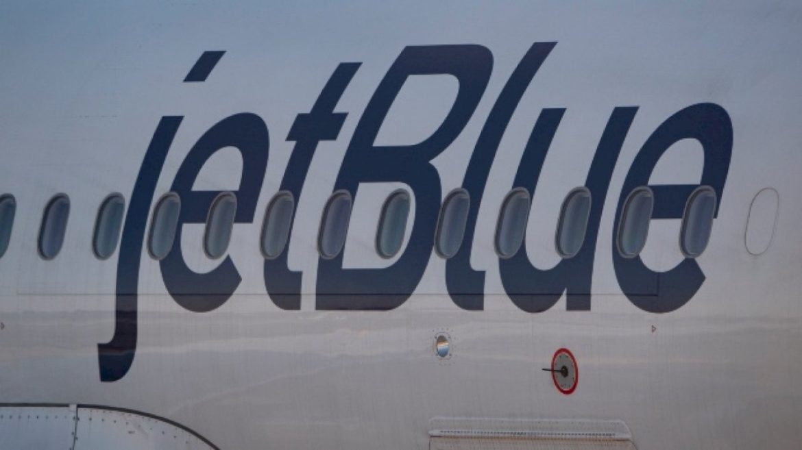 jetblue-flight-rolls-into-grass-after-landing-at-boston’s-logan-airport:-officials