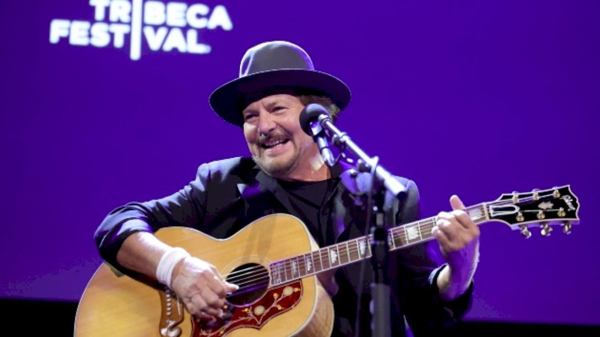 eddie-vedder-performs-at-tribeca-premiere-of-new-documentary-‘matter-of-time’