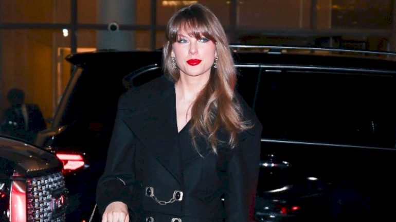 ‘making-dreams-come-true’:-taylor-swift-visits-florida-children’s-hospital