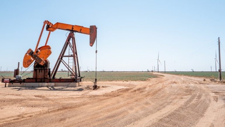 oil-prices-fall-and-stocks-rise,-despite-ongoing-israel-iran-conflict